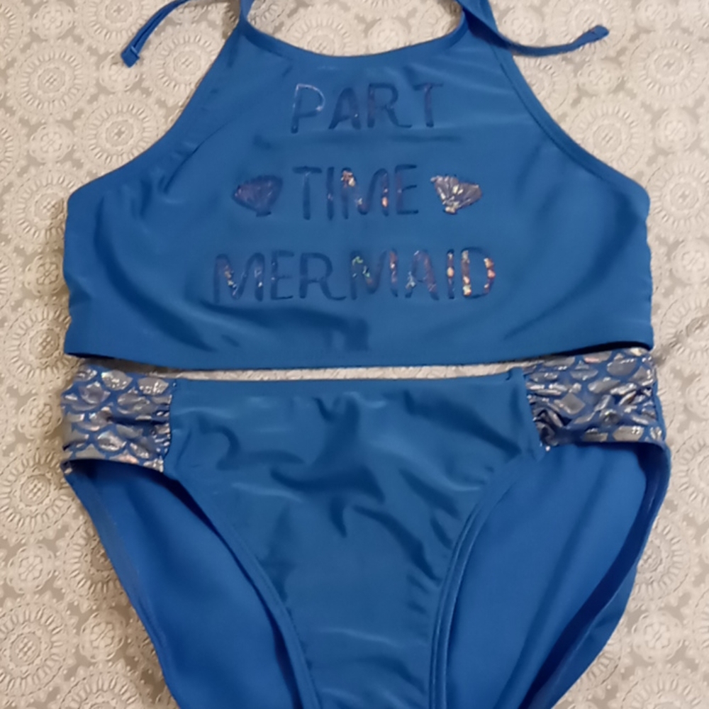 I am selling a kids bathing suit.